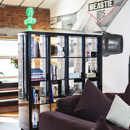 Paintworks Apartment *