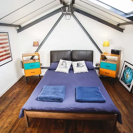 Apartman Paintworks *