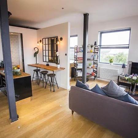 Paintworks Apartment *