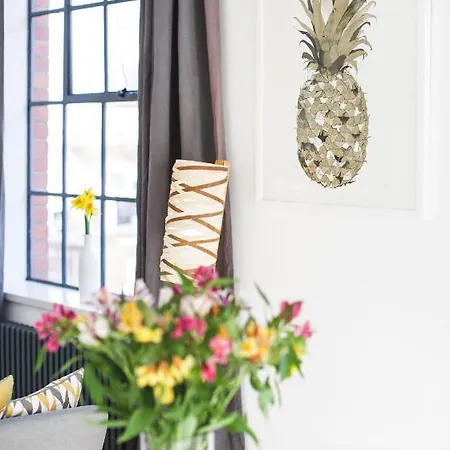 Paintworks Apartment *